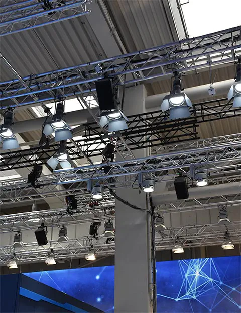 Rigging und Lichttechnik unter der Decke